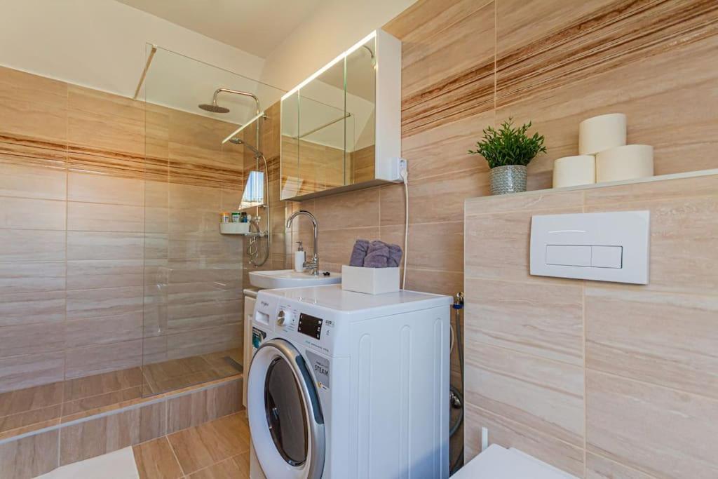 Roomy Apartment 80Sqm At City Center Free Parking Space, Ac & Balcony Budapest Luaran gambar