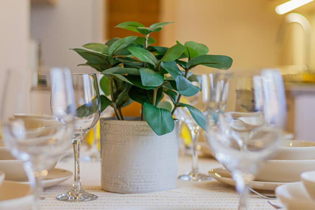 Roomy Apartment 80Sqm At City Center Free Parking Space, Ac & Balcony Budapest Luaran gambar