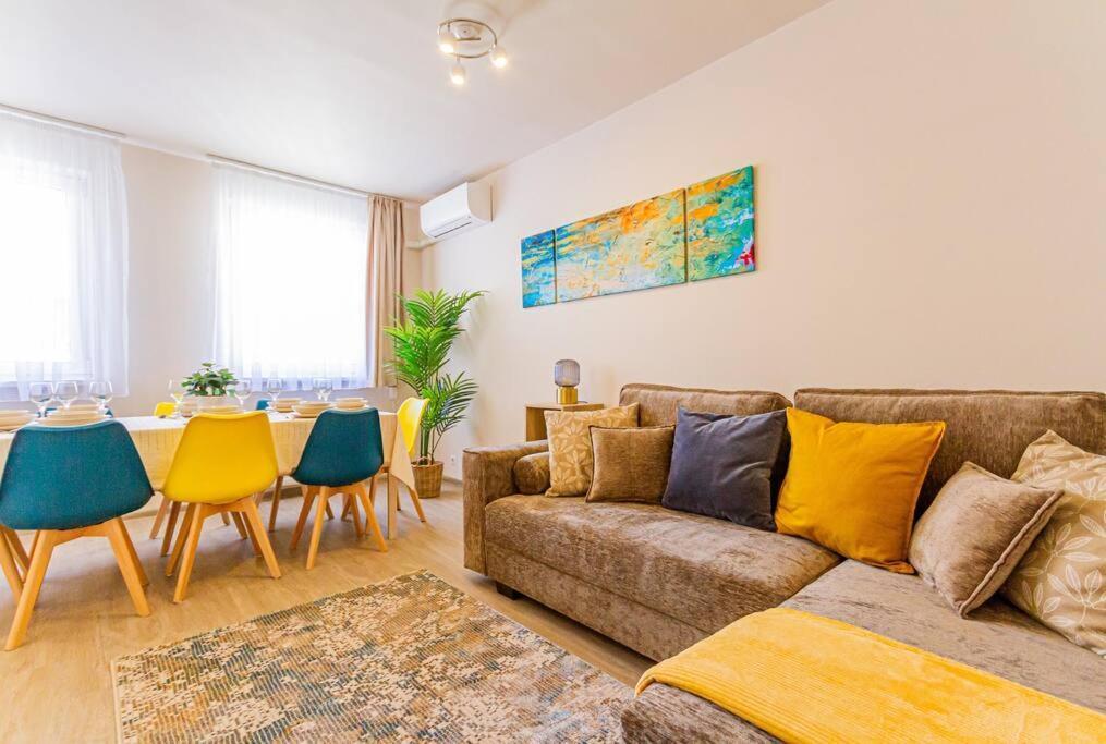 Roomy Apartment 80Sqm At City Center Free Parking Space, Ac & Balcony Budapest Luaran gambar