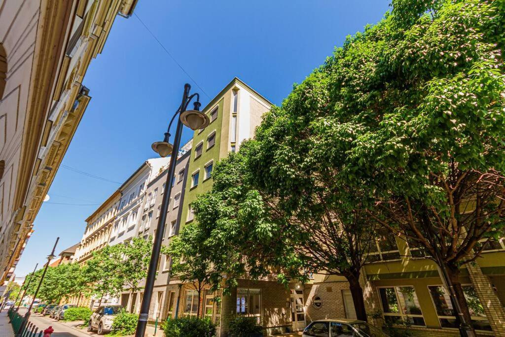 Roomy Apartment 80Sqm At City Center Free Parking Space, Ac & Balcony Budapest Luaran gambar